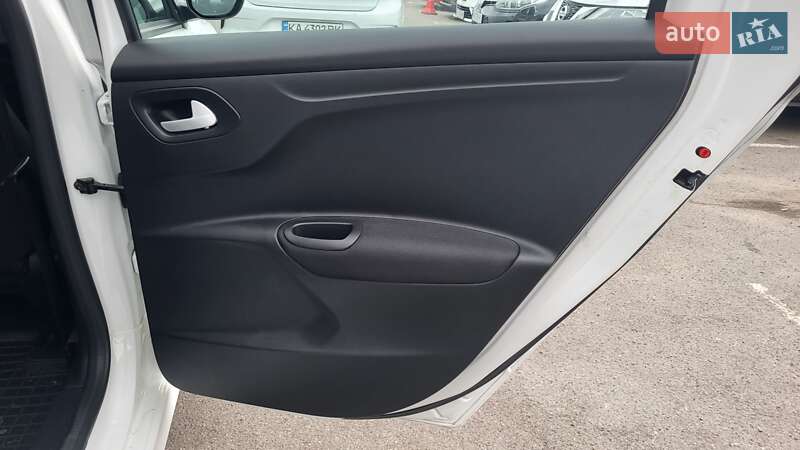 Седан Peugeot 301 2021 в Киеве