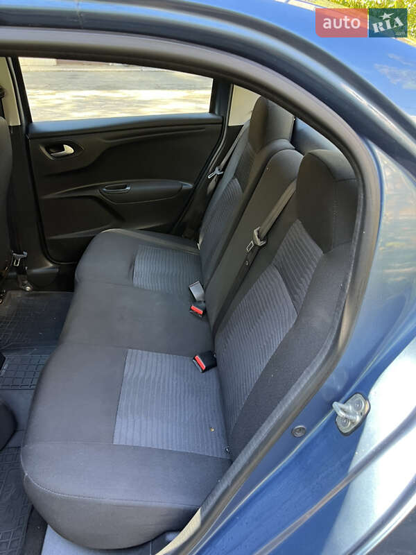 Седан Peugeot 301 2016 в Киеве