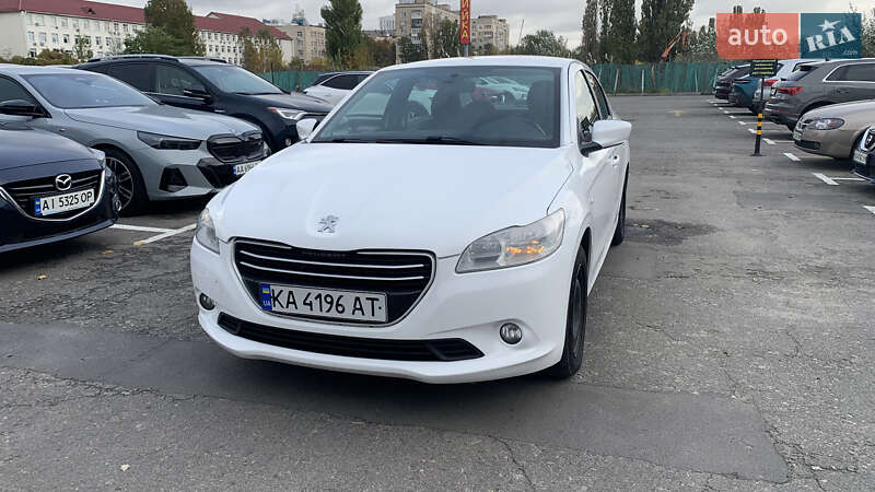 Седан Peugeot 301 2016 в Киеве