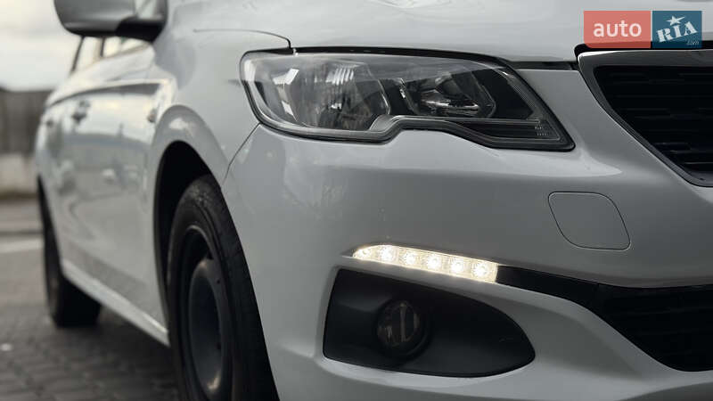 Седан Peugeot 301 2018 в Києві