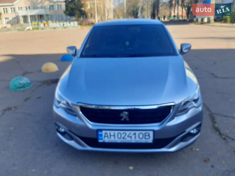 Седан Peugeot 301 2020 в Побужському