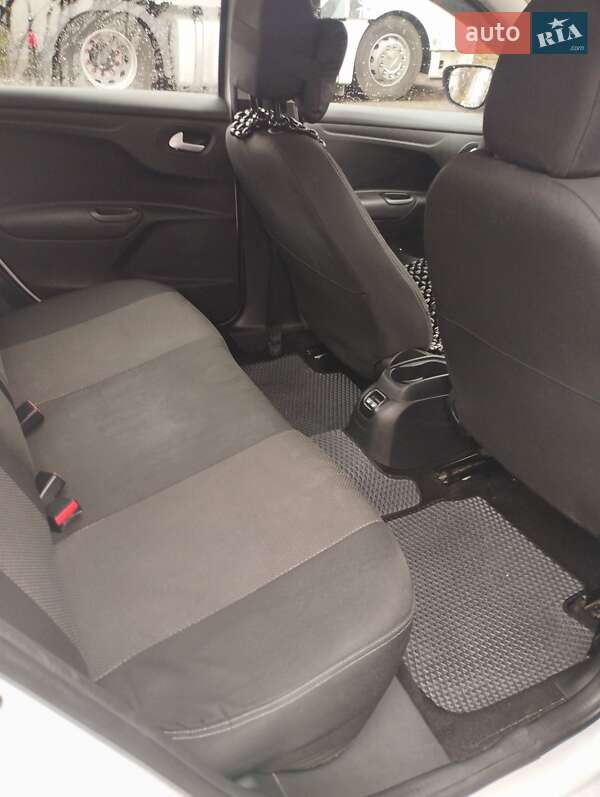 Седан Peugeot 301 2021 в Киеве