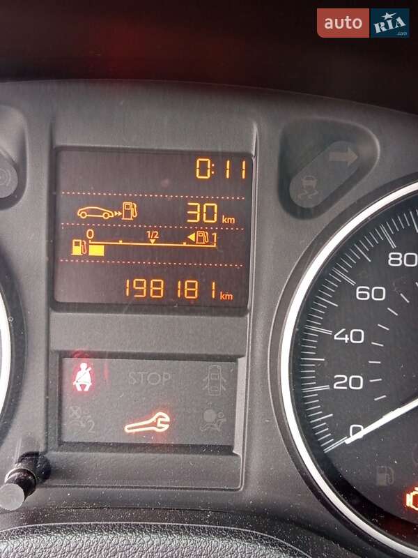 Седан Peugeot 301 2018 в Киеве