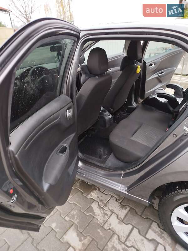 Седан Peugeot 301 2019 в Виноградові