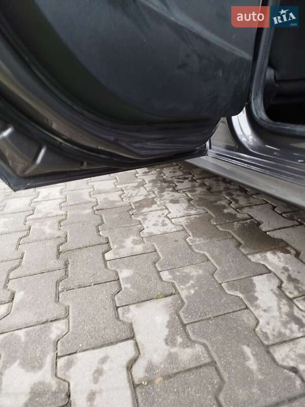 Седан Peugeot 301 2019 в Виноградові