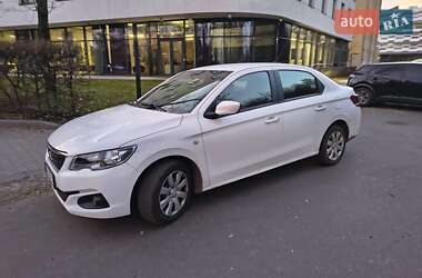 Седан Peugeot 301 2017 в Львові