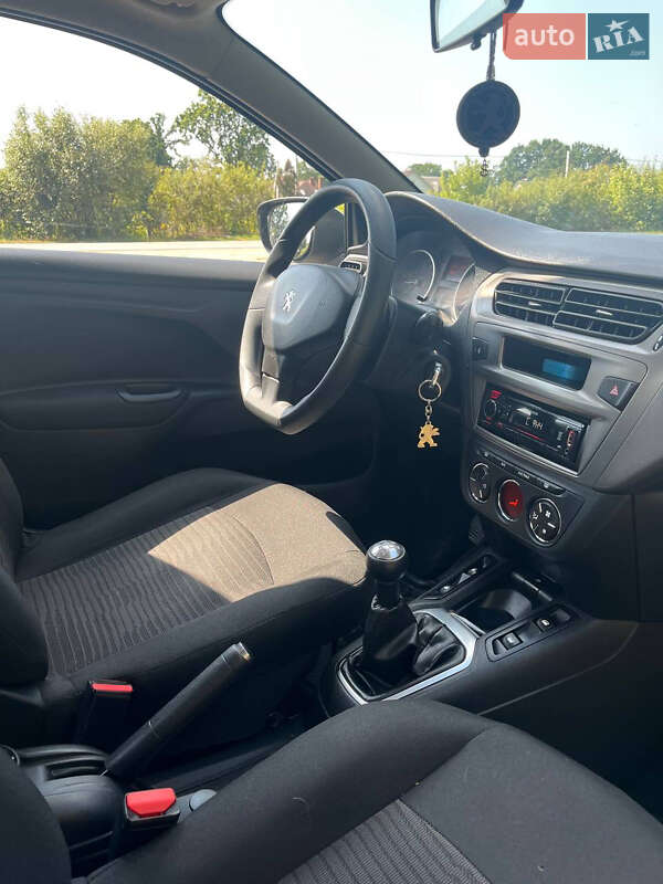 Седан Peugeot 301 2019 в Романіву