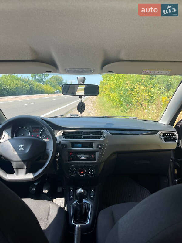 Седан Peugeot 301 2019 в Романіву