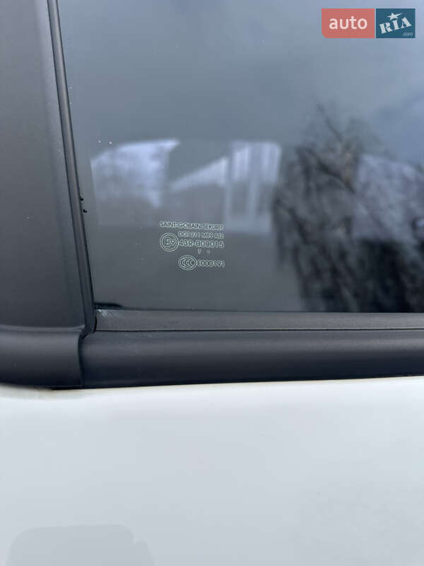 Седан Peugeot 301 2018 в Кременчуці