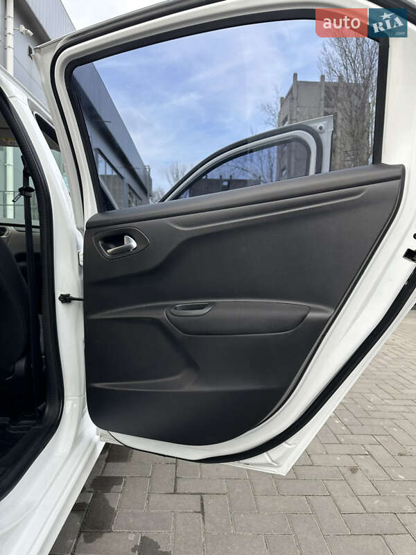 Седан Peugeot 301 2018 в Кременчуці