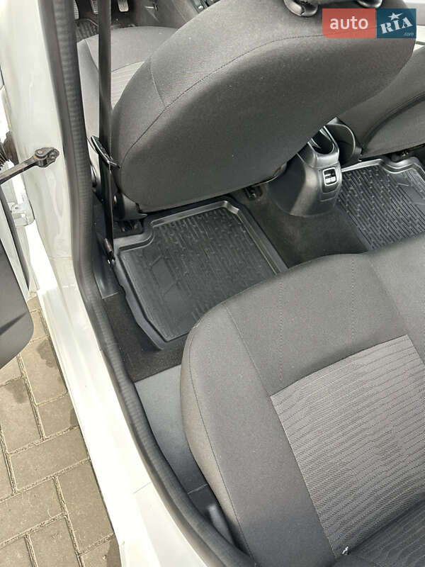 Седан Peugeot 301 2018 в Кременчуці