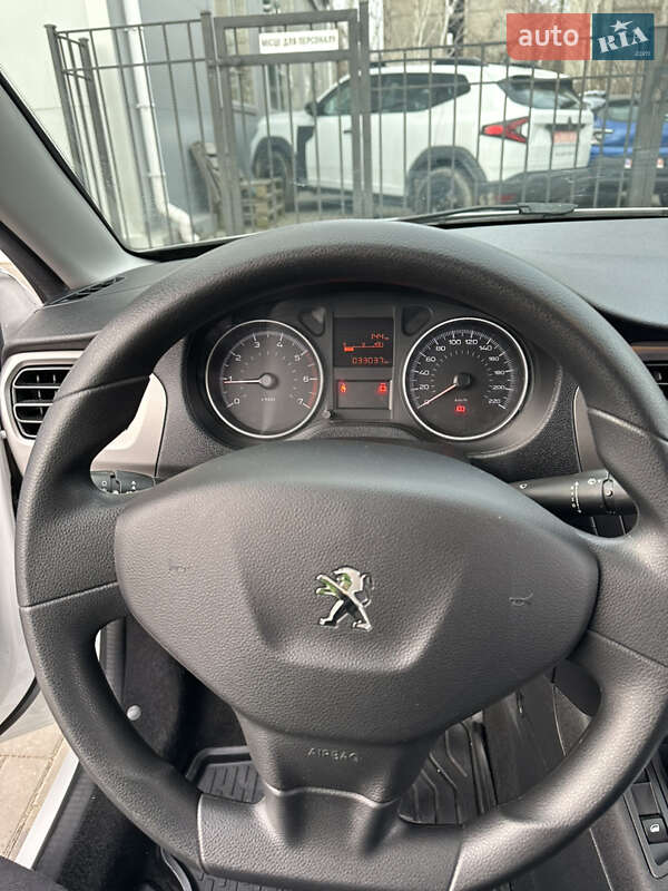 Седан Peugeot 301 2018 в Кременчуці