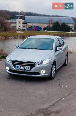 Седан Peugeot 301 2013 в Днепре