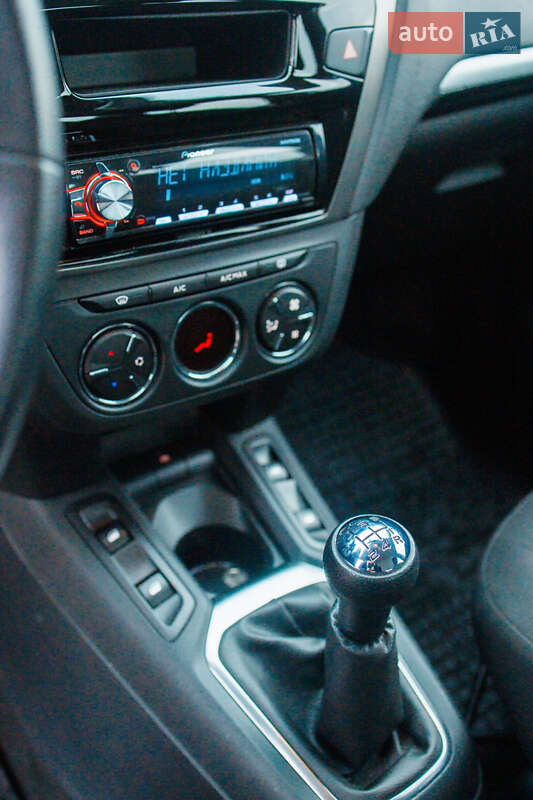 Седан Peugeot 301 2013 в Дніпрі