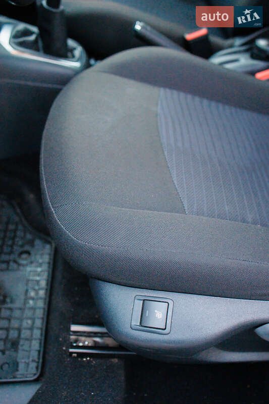 Седан Peugeot 301 2013 в Дніпрі