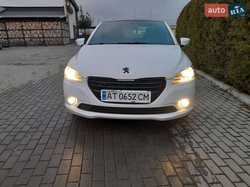 Седан Peugeot 301 2013 в Виноградові