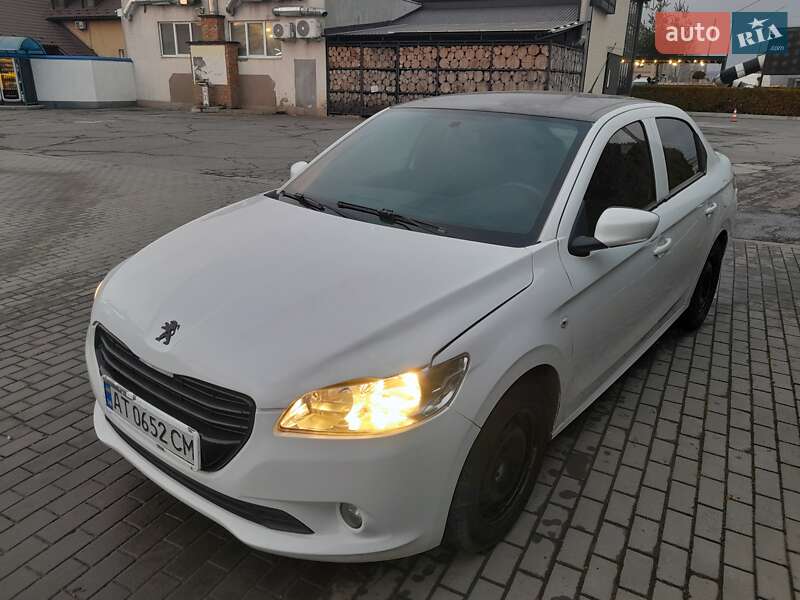 Седан Peugeot 301 2013 в Виноградові