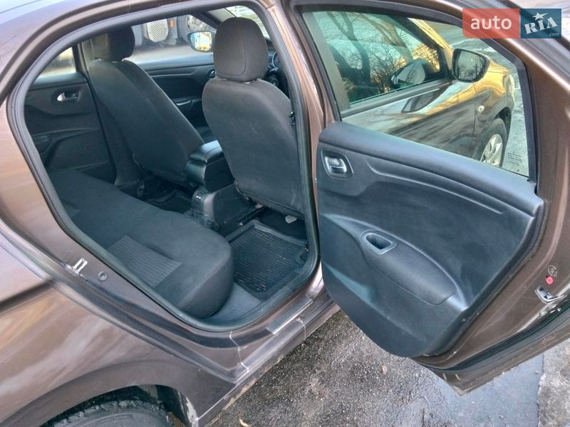 Седан Peugeot 301 2015 в Киеве