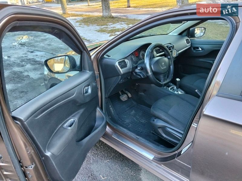 Седан Peugeot 301 2015 в Киеве