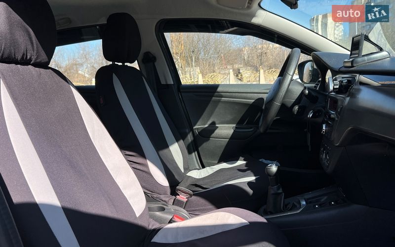 Седан Peugeot 301 2019 в Львове