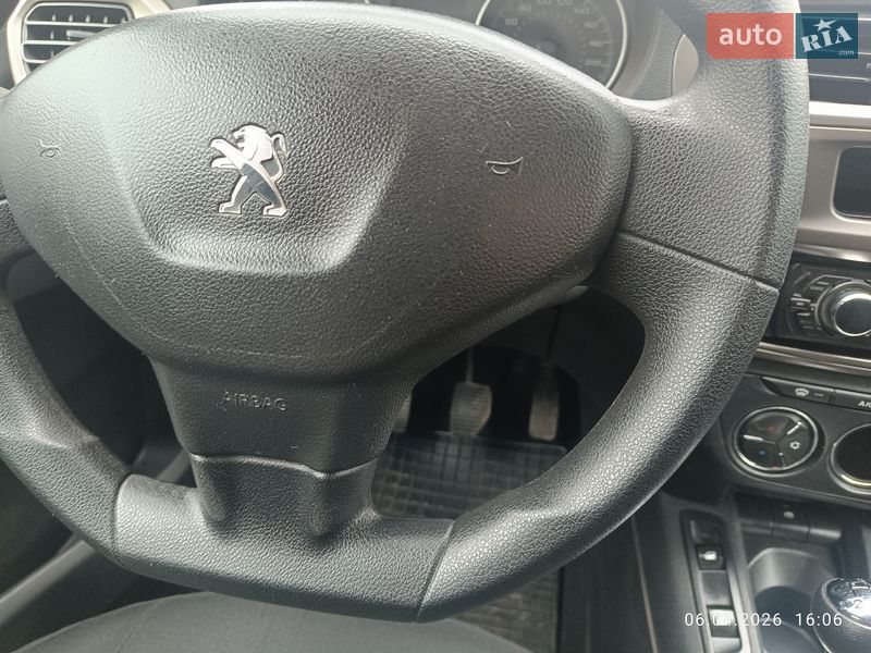 Седан Peugeot 301 2017 в Киеве