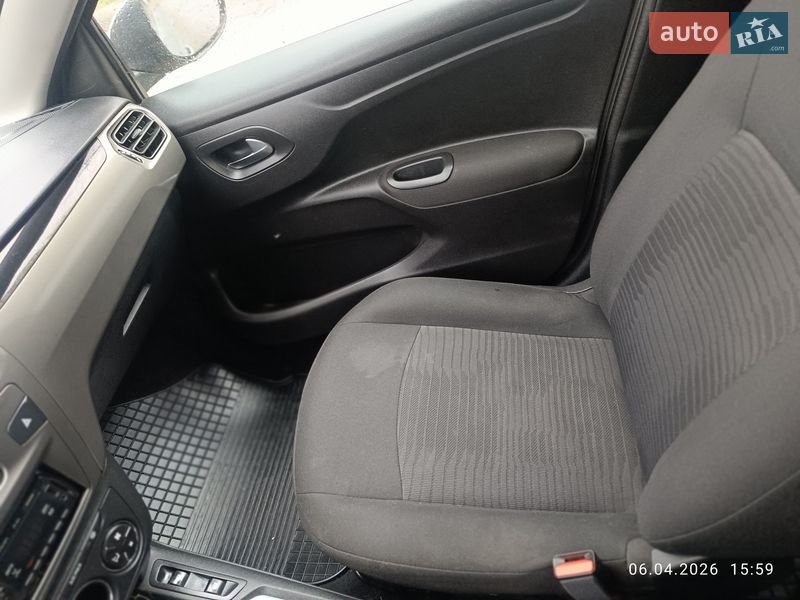 Седан Peugeot 301 2017 в Киеве