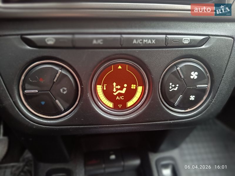 Седан Peugeot 301 2017 в Киеве