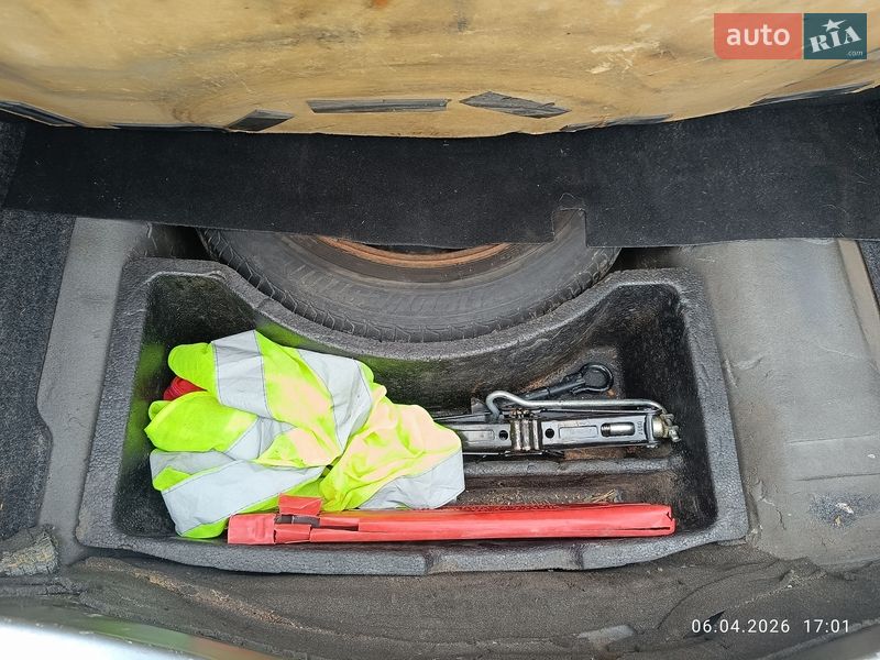 Седан Peugeot 301 2017 в Киеве