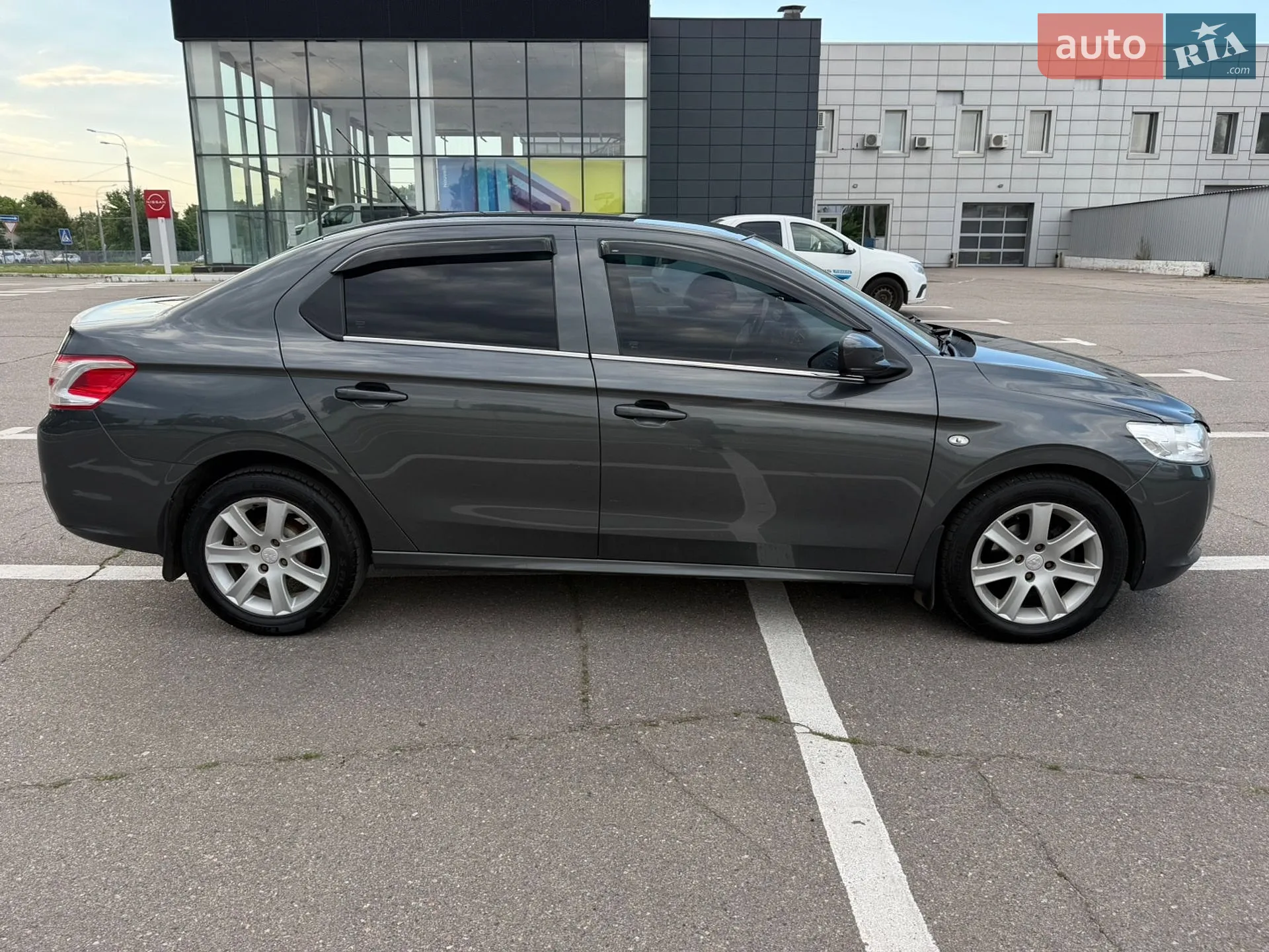 Peugeot 301 2016 VIN VF3DDNFPTGJ762643 фото оголошення 3 з 17