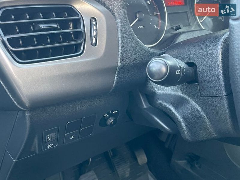 Седан Peugeot 301 2017 в Мироновке