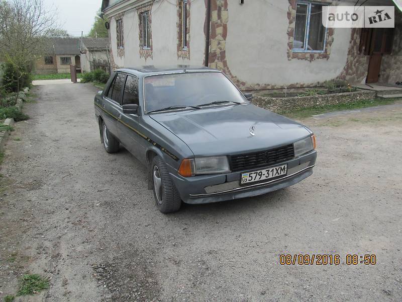 Седан Peugeot 305 1986 в Кременце