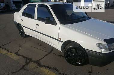 Седан Peugeot 306 1995 в Макарове