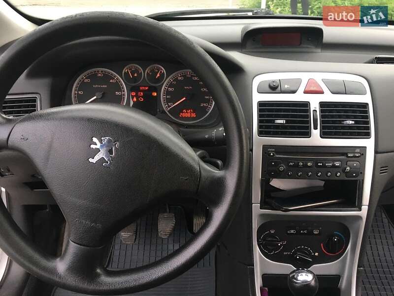 Хэтчбек Peugeot 307 2003 в Иршаве