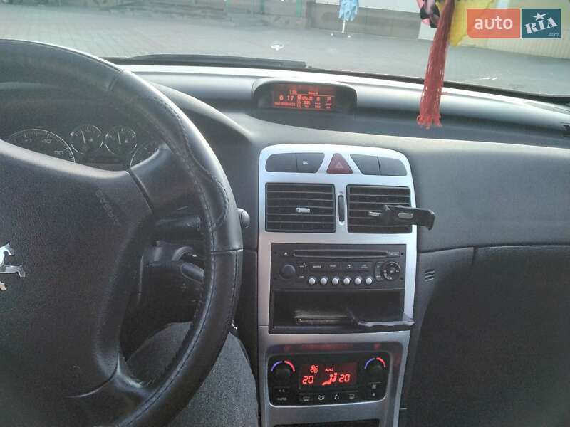 Универсал Peugeot 307 2006 в Вараше