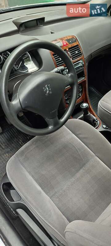 Хэтчбек Peugeot 307 2004 в Могилев-Подольске