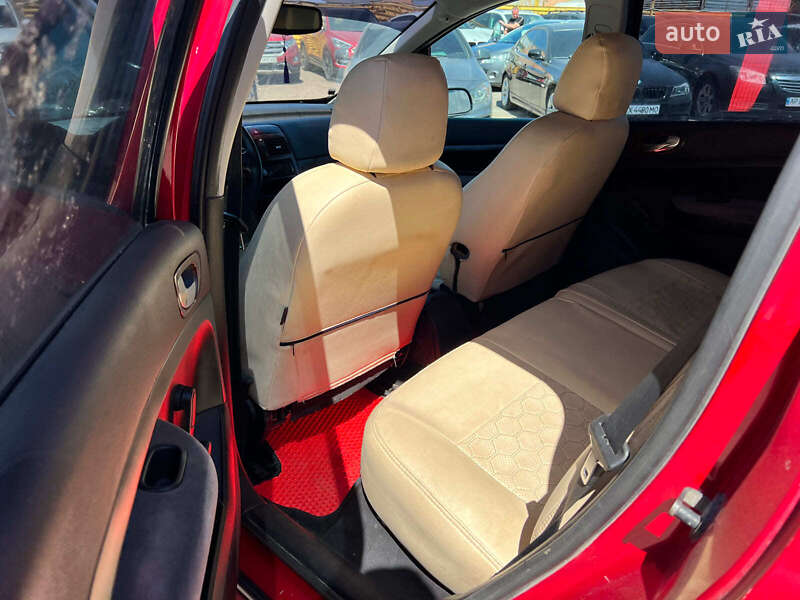 Хэтчбек Peugeot 307 2004 в Запорожье