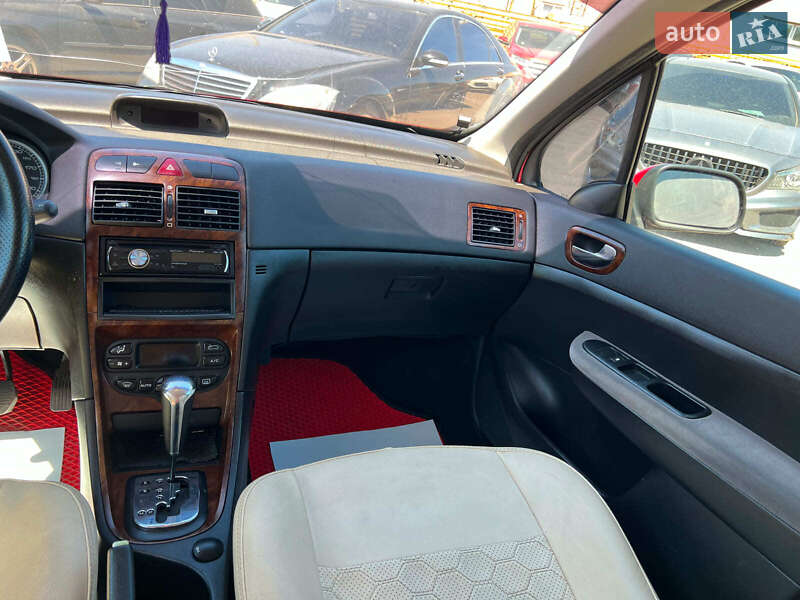 Хэтчбек Peugeot 307 2004 в Запорожье