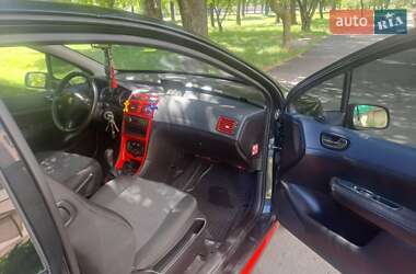 Хэтчбек Peugeot 307 2003 в 