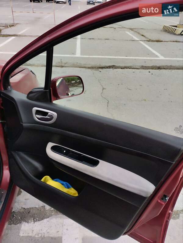 Хэтчбек Peugeot 307 2006 в Черновцах