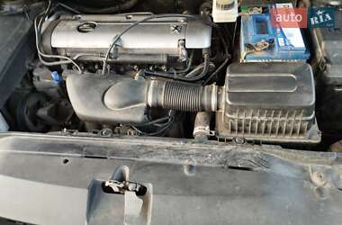 Хэтчбек Peugeot 307 2004 в 