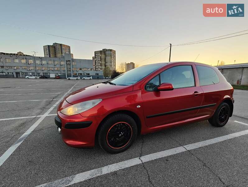 Хэтчбек Peugeot 307 2006 в 