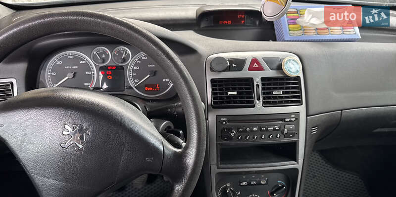 Хэтчбек Peugeot 307 2002 в Черновцах