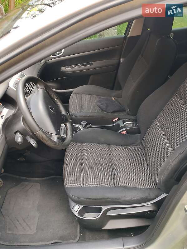 Универсал Peugeot 307 2008 в Узине