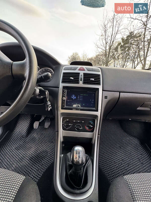 Хэтчбек Peugeot 307 2005 в Владимире