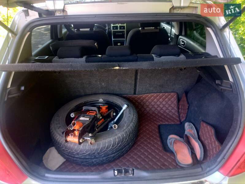 Хэтчбек Peugeot 307 2006 в Каменском