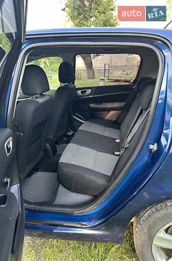 Хэтчбек Peugeot 307 2005 в 