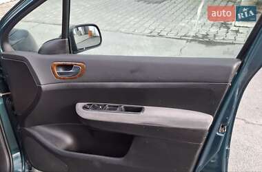 Хэтчбек Peugeot 307 2003 в  фото 7 Хэтчбек Peugeot 307 2003 в