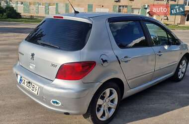 Хэтчбек Peugeot 307 2006 в 