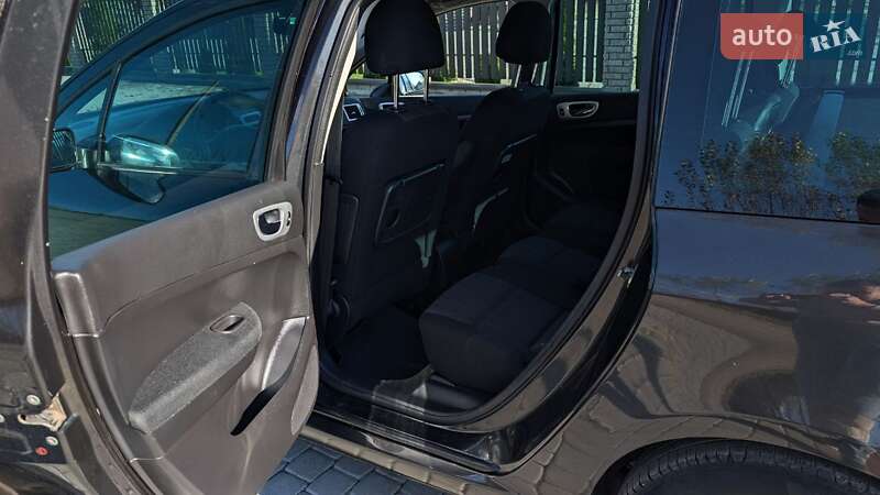 Универсал Peugeot 307 2005 в Староконстантинове