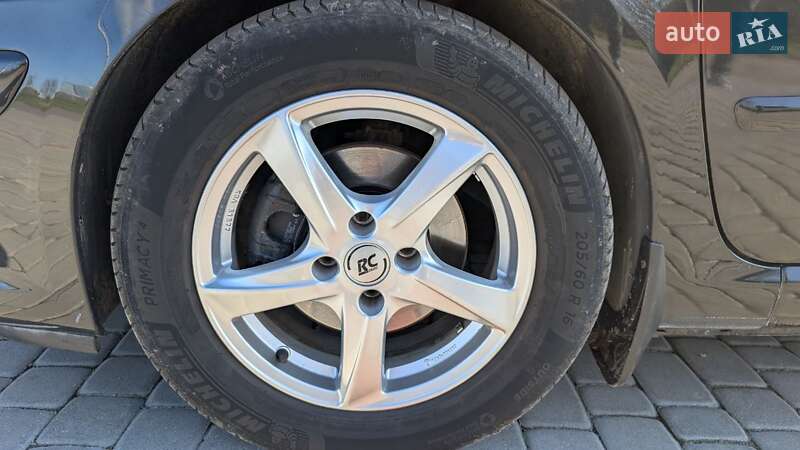 Универсал Peugeot 307 2005 в Староконстантинове